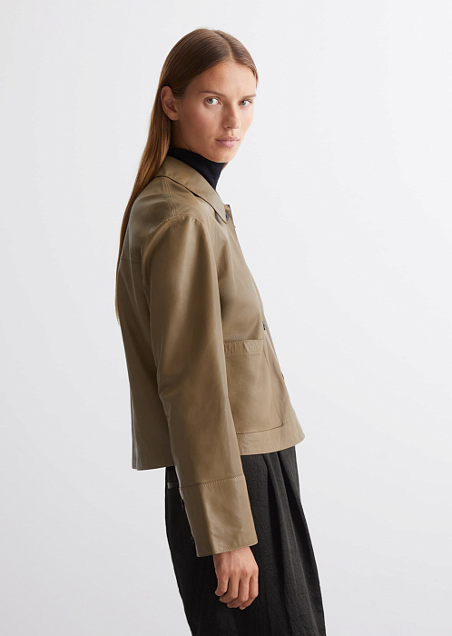 Коричневый