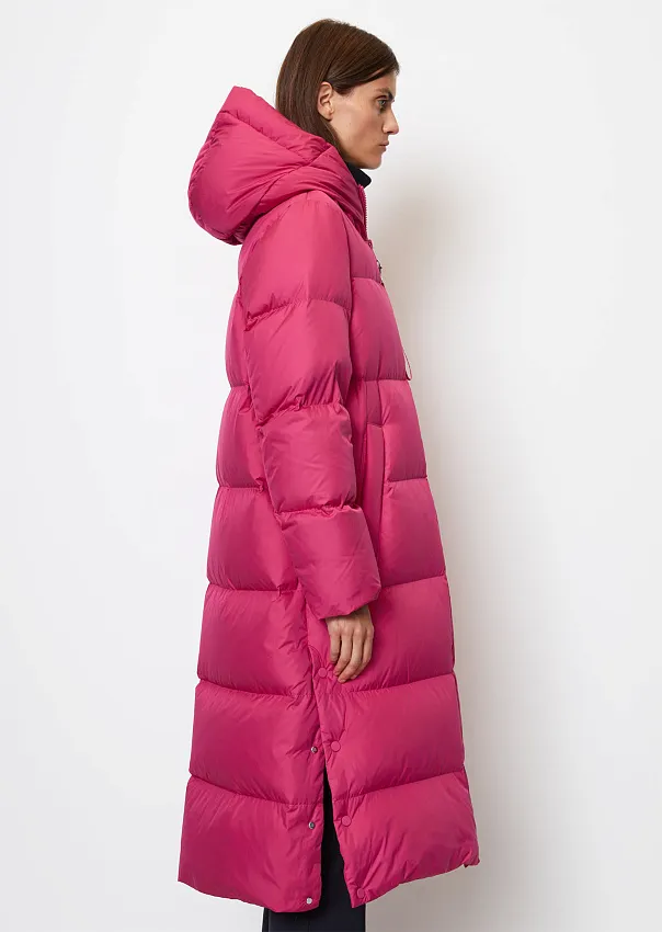 Длинный пуховик с капюшоном