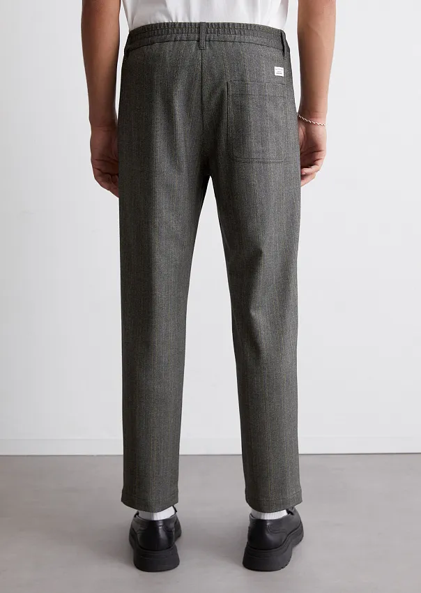 Зауженные брюки из переработанного полиэстера и вискозы