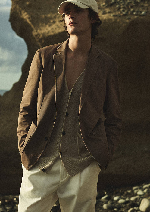 Светло-коричневый