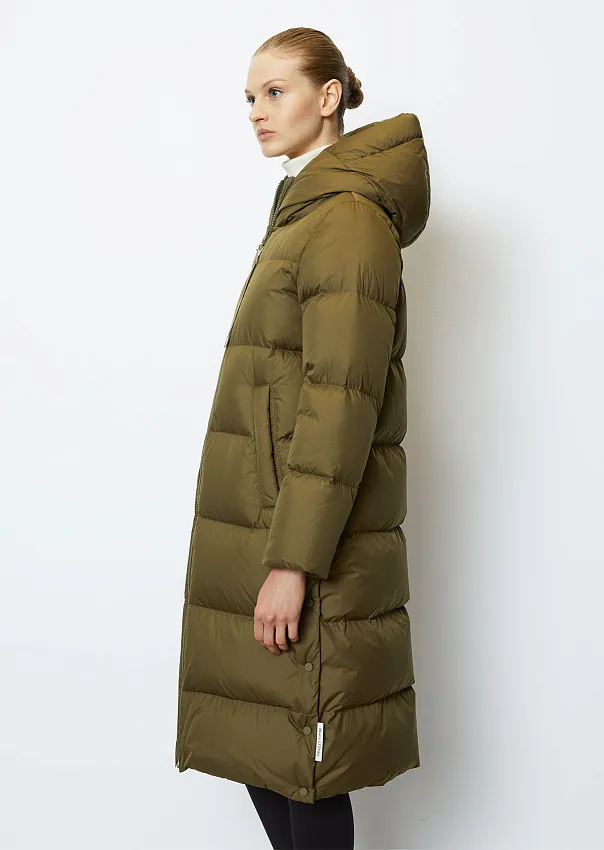 Длинный пуховик с капюшоном