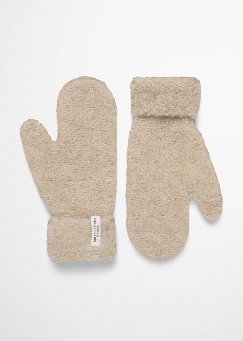 Светло-бежевый