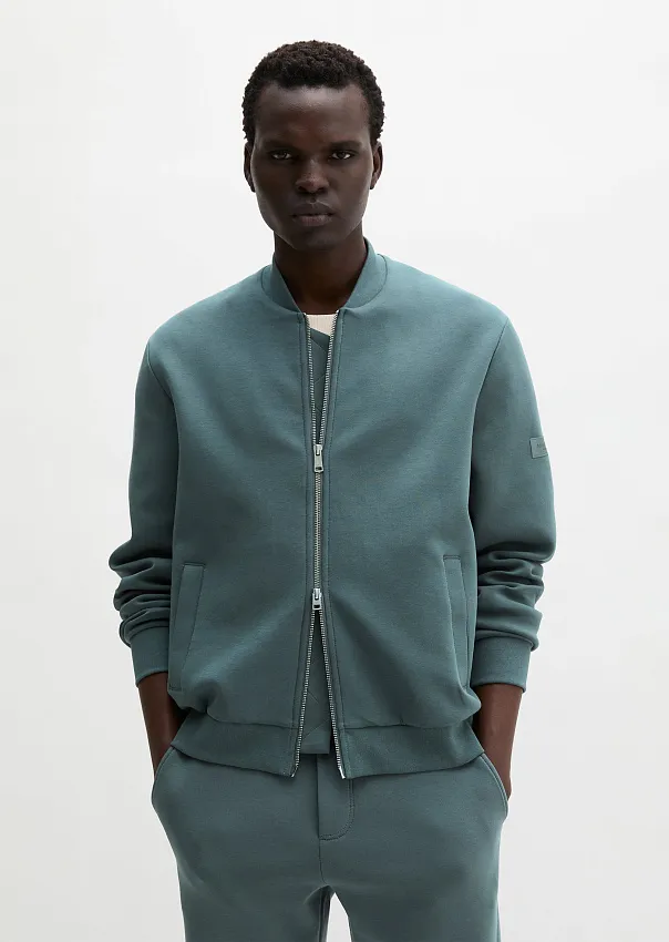 Бомбер из трикотажа интерлок
