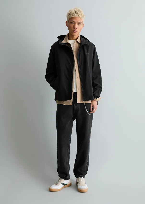 Ветровка из водоотталкивающего материала