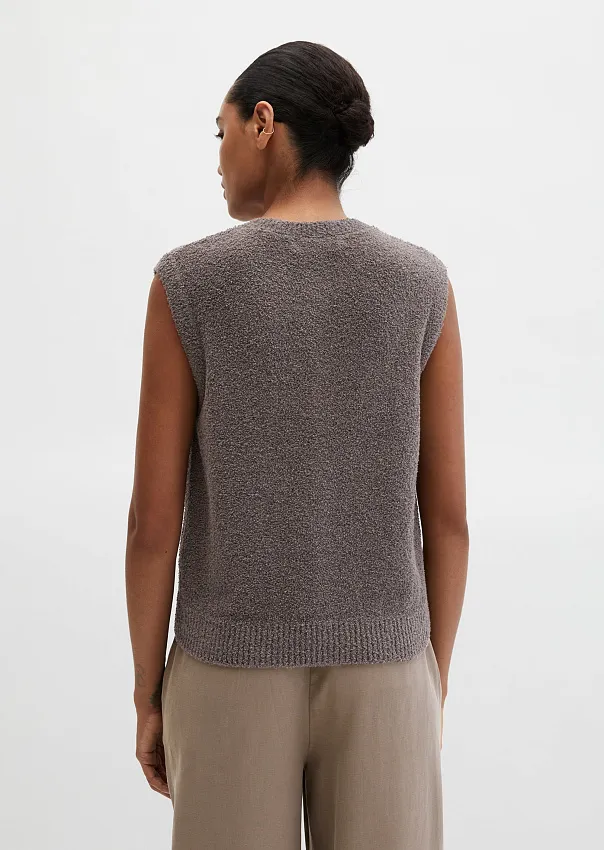 Жилет из буклированной пряжи