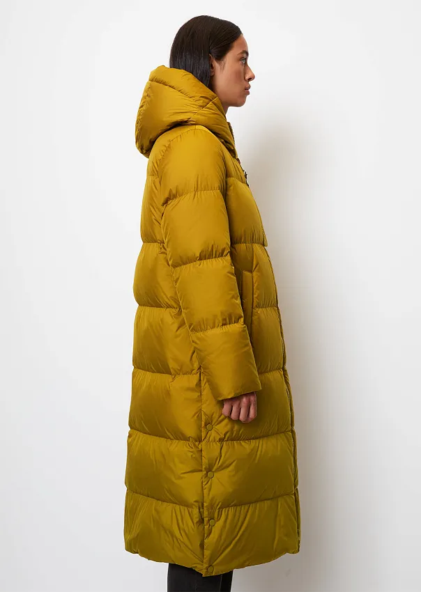 Длинный пуховик с капюшоном