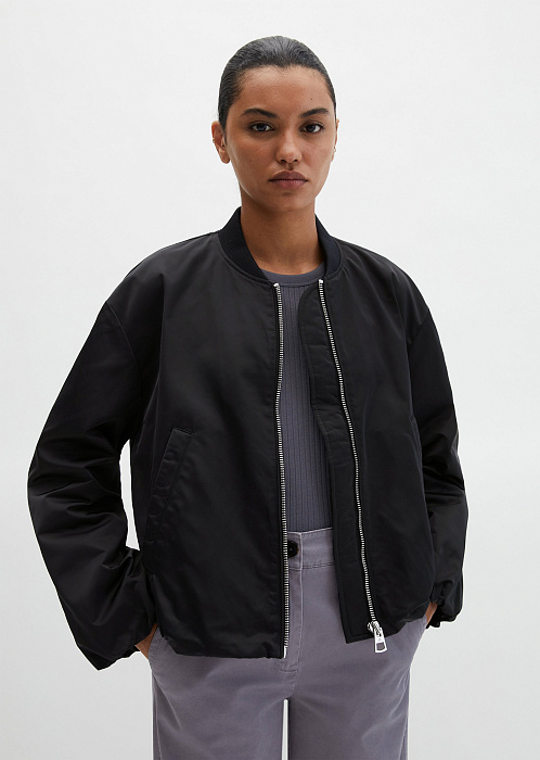 Бомбер из переработанного полиэстера