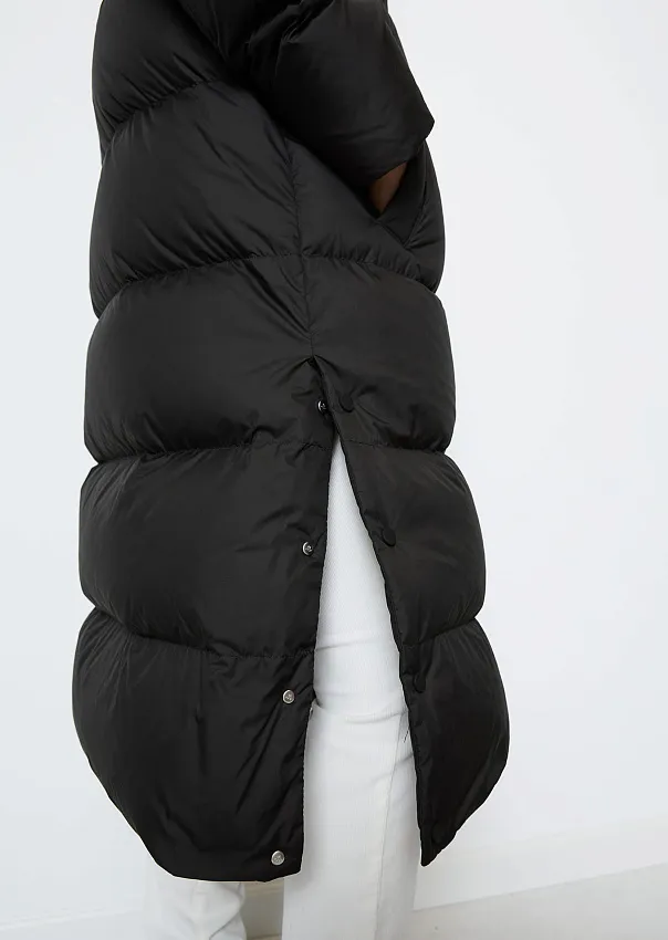 Длинный пуховик с капюшоном