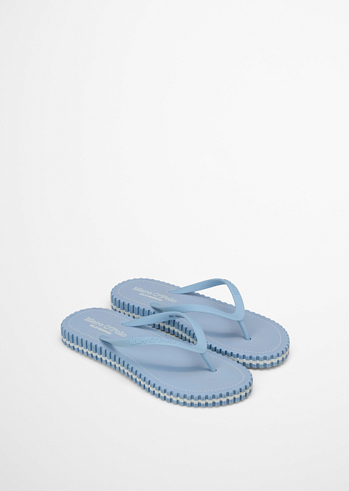 Вьетнамки из переработанного полиэстера