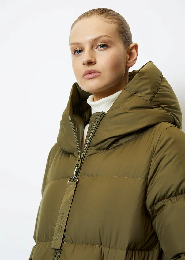 Длинный пуховик с капюшоном