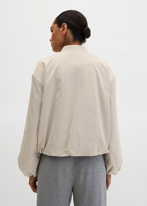 Бомбер из переработанного полиэстера