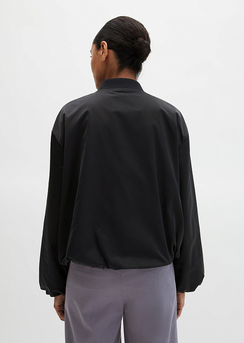 Бомбер из переработанного полиэстера