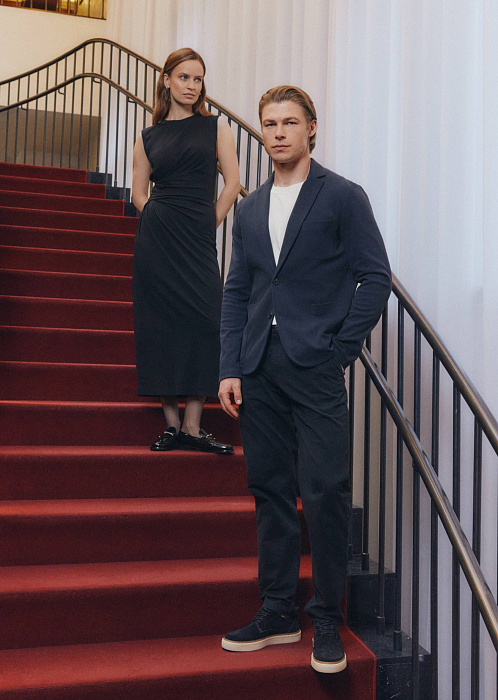 Темно-синий