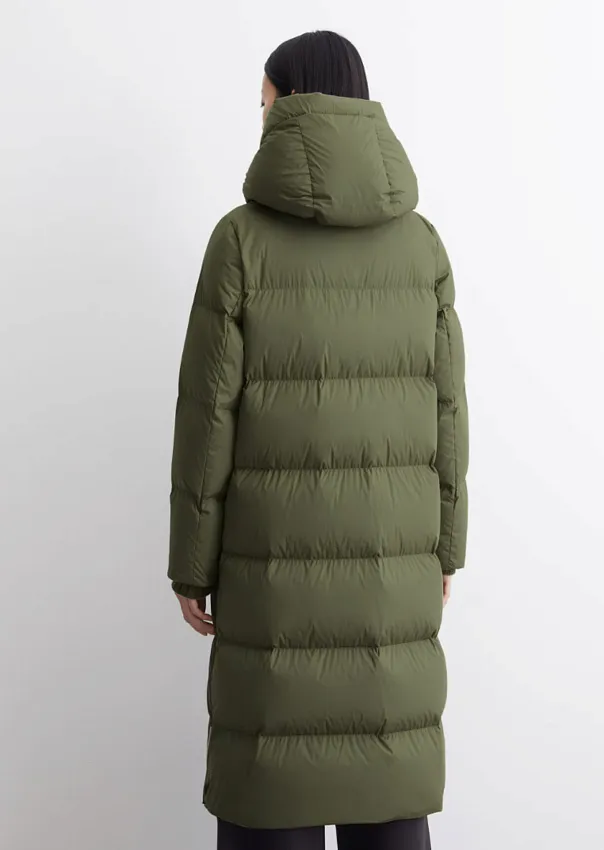 Стеганый пуховик с капюшоном