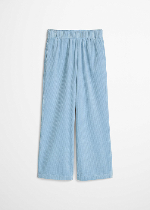 Бледно-голубой