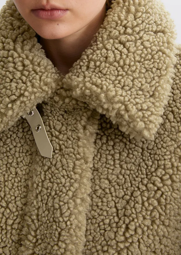 Плюшевая куртка из переработанного полиэстера