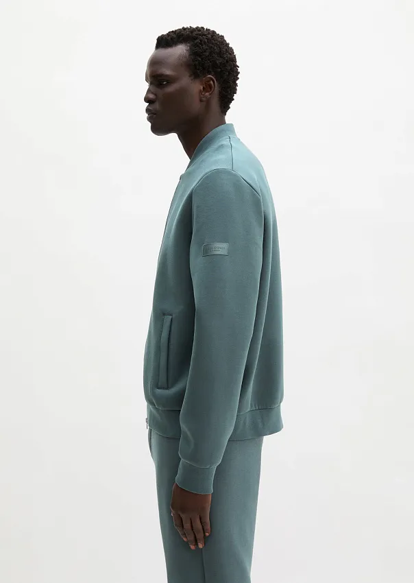 Бомбер из трикотажа интерлок
