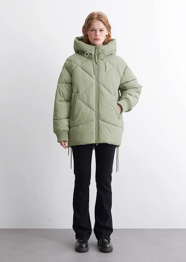 Стеганая куртка с капюшоном