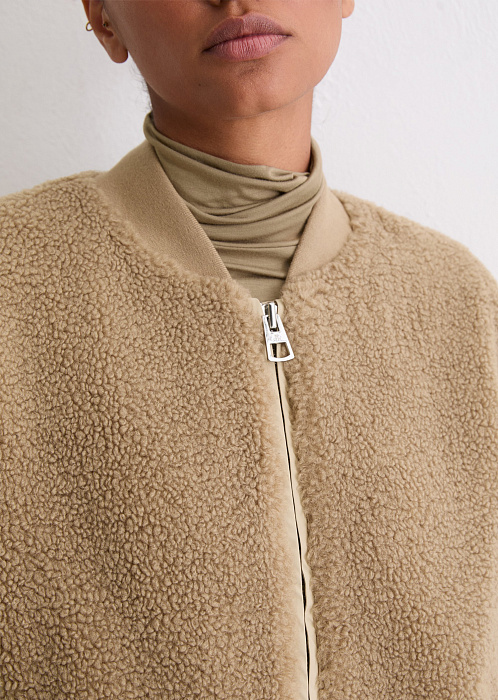 Жилет из искусственного меха