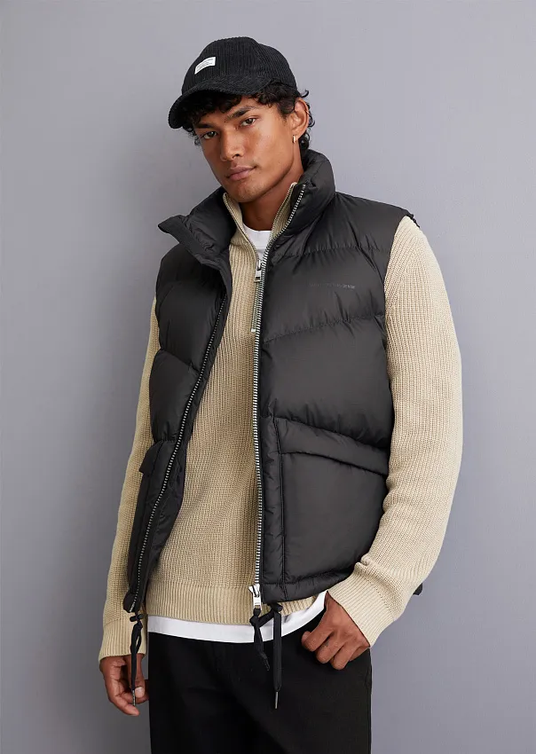 Стеганый пуховый жилет