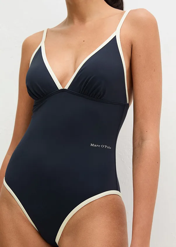 Купальник слитный с глубоким вырезом
