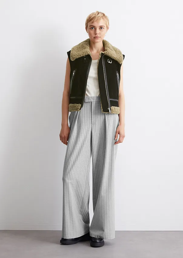 Жилет из натуральной замши