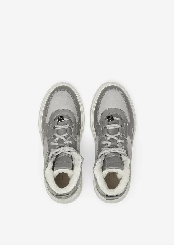 Кроссовки из комбинированных материалов