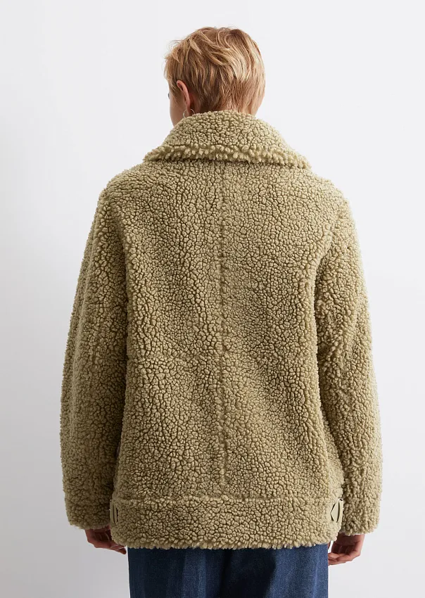 Плюшевая куртка из переработанного полиэстера