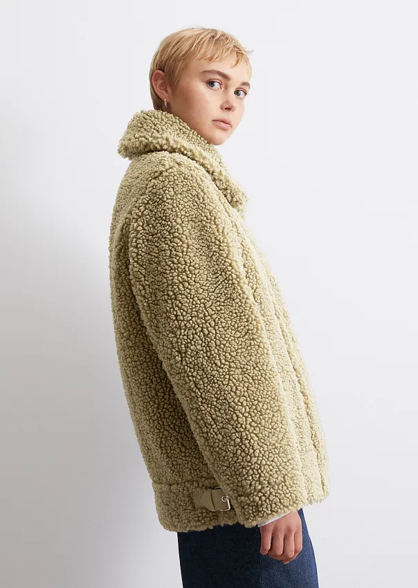 Плюшевая куртка из переработанного полиэстера