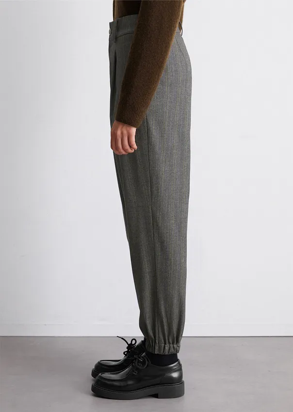 Брюки из переработанного полиэстера и вискозы