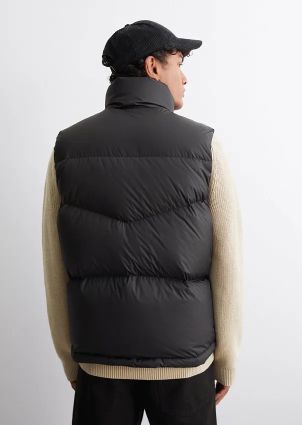 Стеганый пуховый жилет