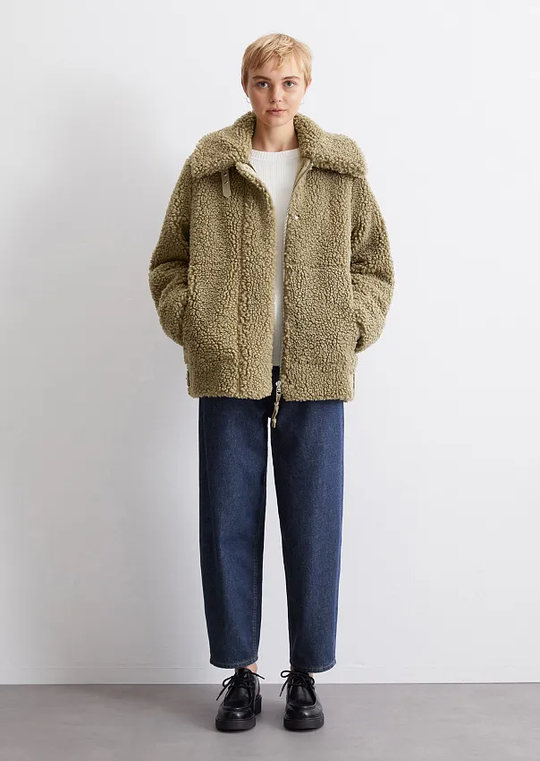 Плюшевая куртка из переработанного полиэстера