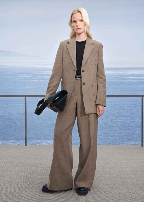 Светло-коричневый