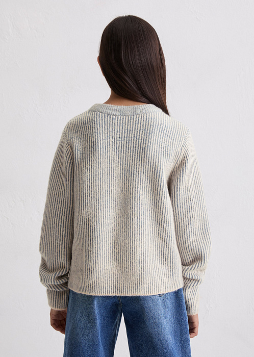 Свитер в двухцветную полоску