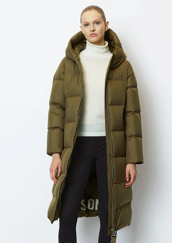 Длинный пуховик с капюшоном
