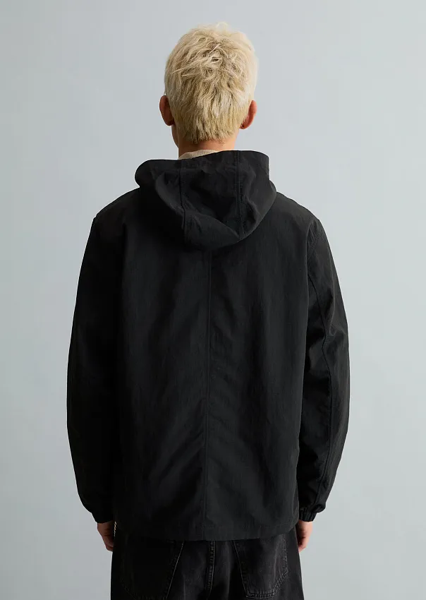 Ветровка из водоотталкивающего материала