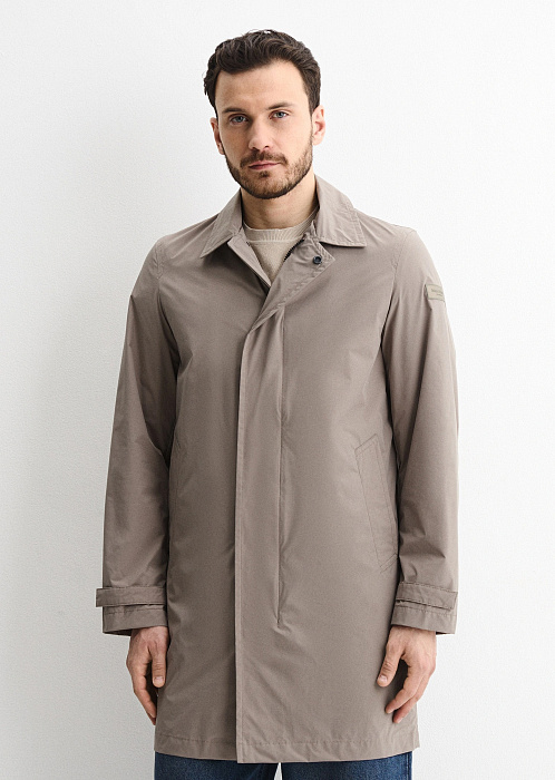 Плащ из переработанного полиэстера
