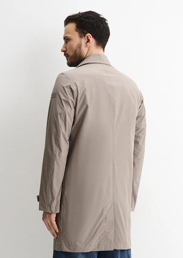 Плащ из переработанного полиэстера
