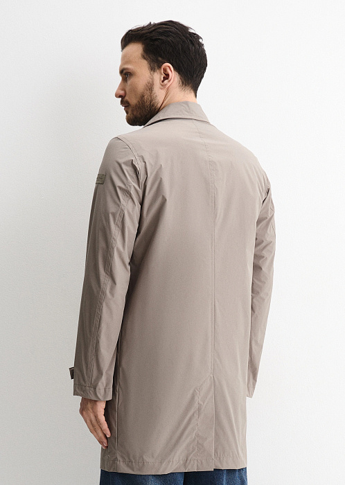 Плащ из переработанного полиэстера
