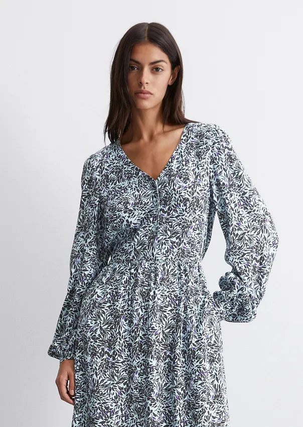 Платье из креповой вискозы