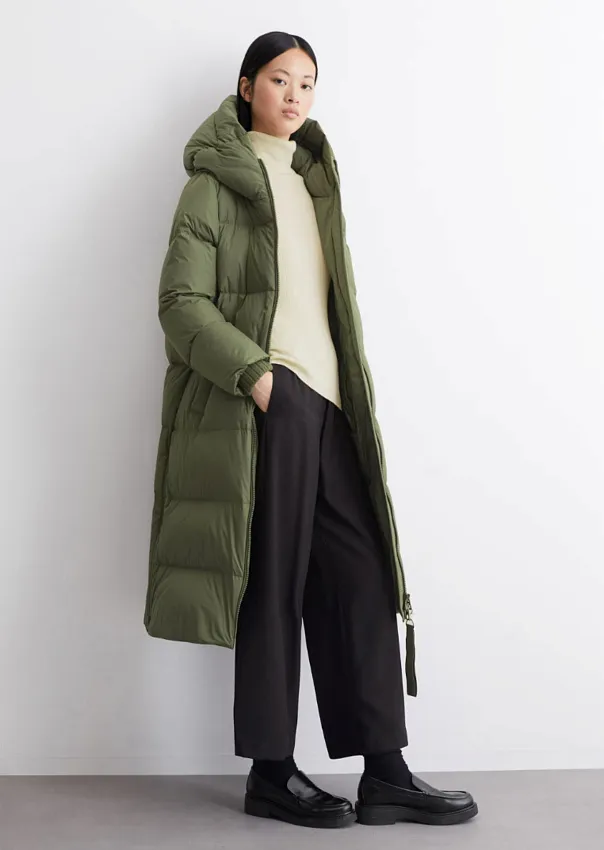 Стеганый пуховик с капюшоном