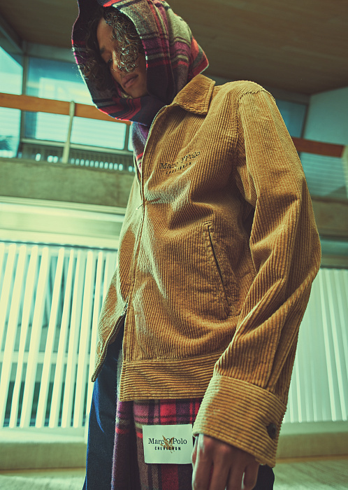 Коричневый