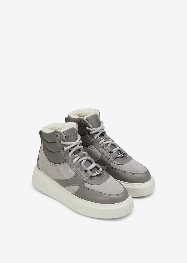 Кроссовки из комбинированных материалов