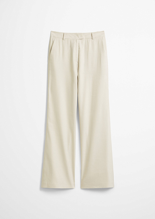 Светло-бежевый