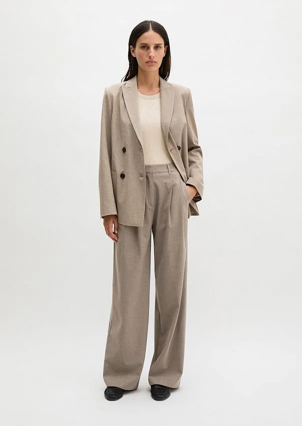 Пиджак двубортный из тонкой шерсти
