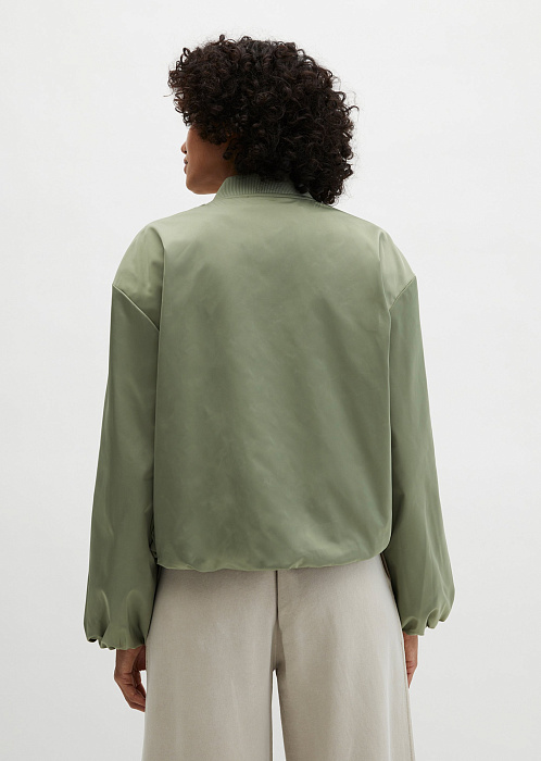 Бомбер из переработанного полиэстера