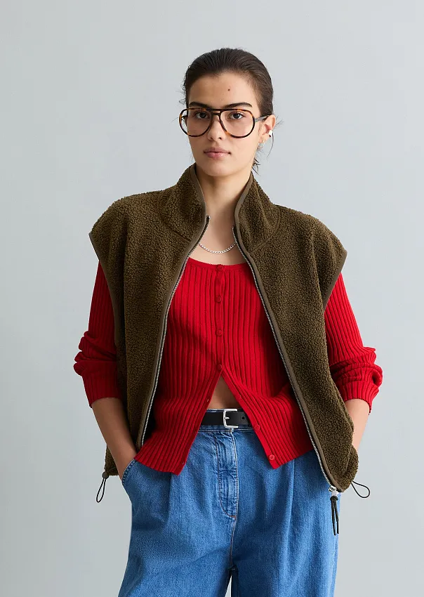 Жилет из искусственного меха тедди