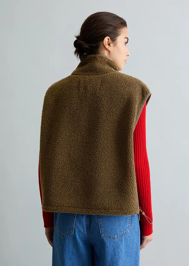 Жилет из искусственного меха тедди