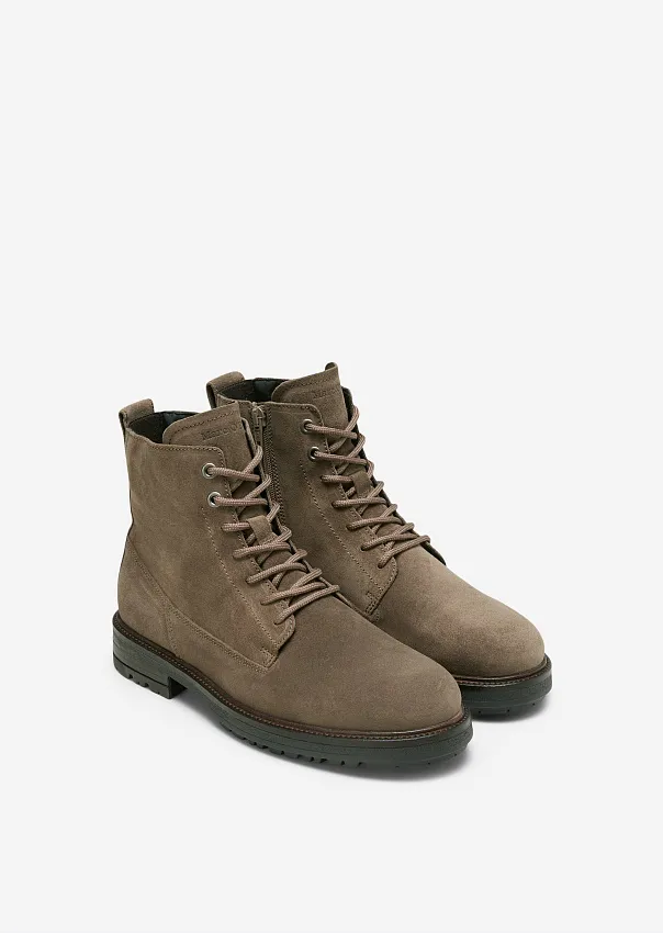 Замшевые ботинки на шнуровке