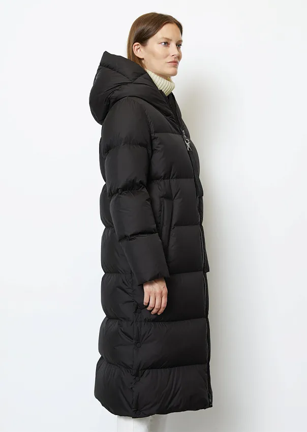 Длинный пуховик с капюшоном